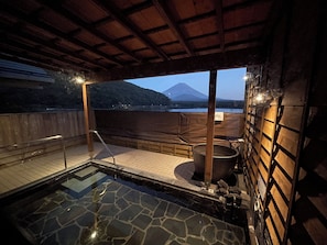 Building design - Shoji Lake Hotel (Fujikawaguchiko)