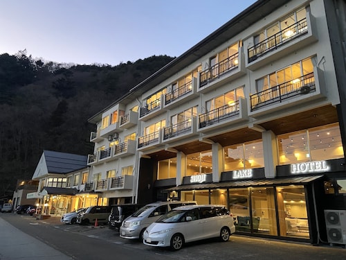 Shoji Lake Hotel