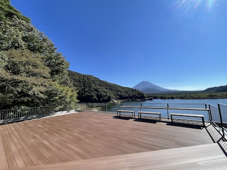 Terraza o patio. Shoji Lake Hotel