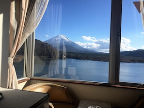 Property grounds - Shoji Lake Hotel (Fujikawaguchiko)