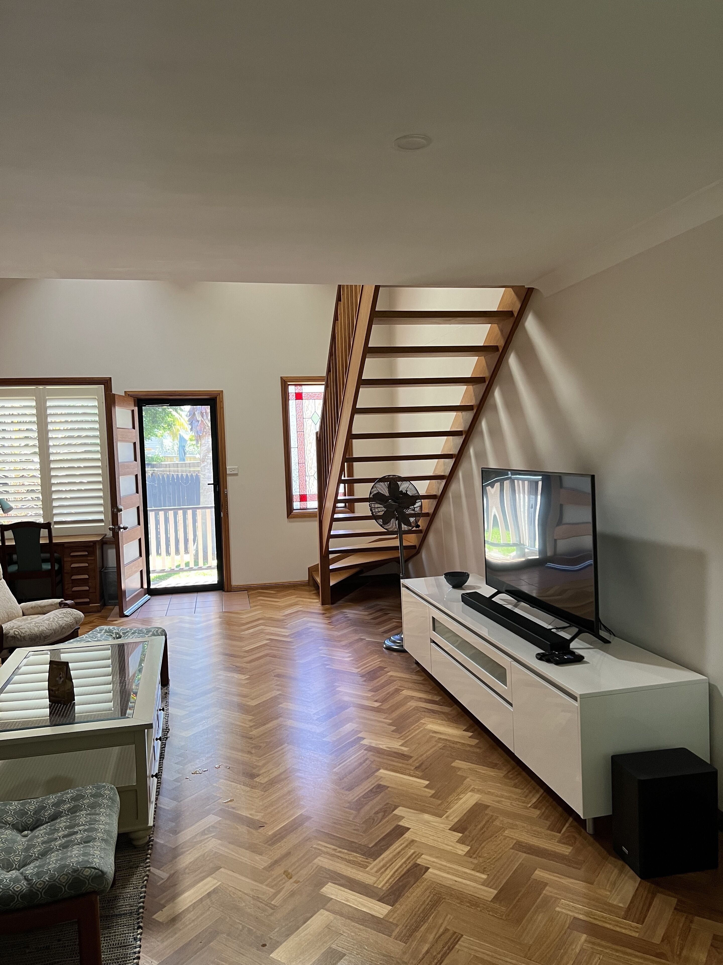 Smart TV, fireplace, DVD player, books