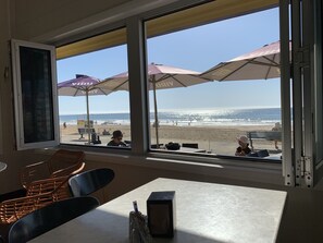 Interior - Thirroul Beach NSW South Coast - 2 minutes to beach! (Thirroul)