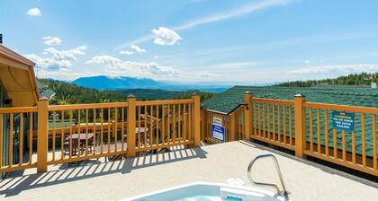 Morning Eagle Lodge Unit 202: Ski-In/Ski-Out with Roof Top Hot Tub
