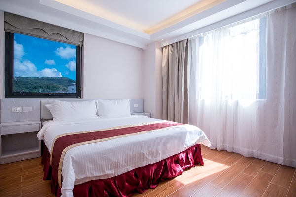 Deluxe Double Room, 1 Double Bed | In-room safe, desk, laptop workspace, blackout drapes