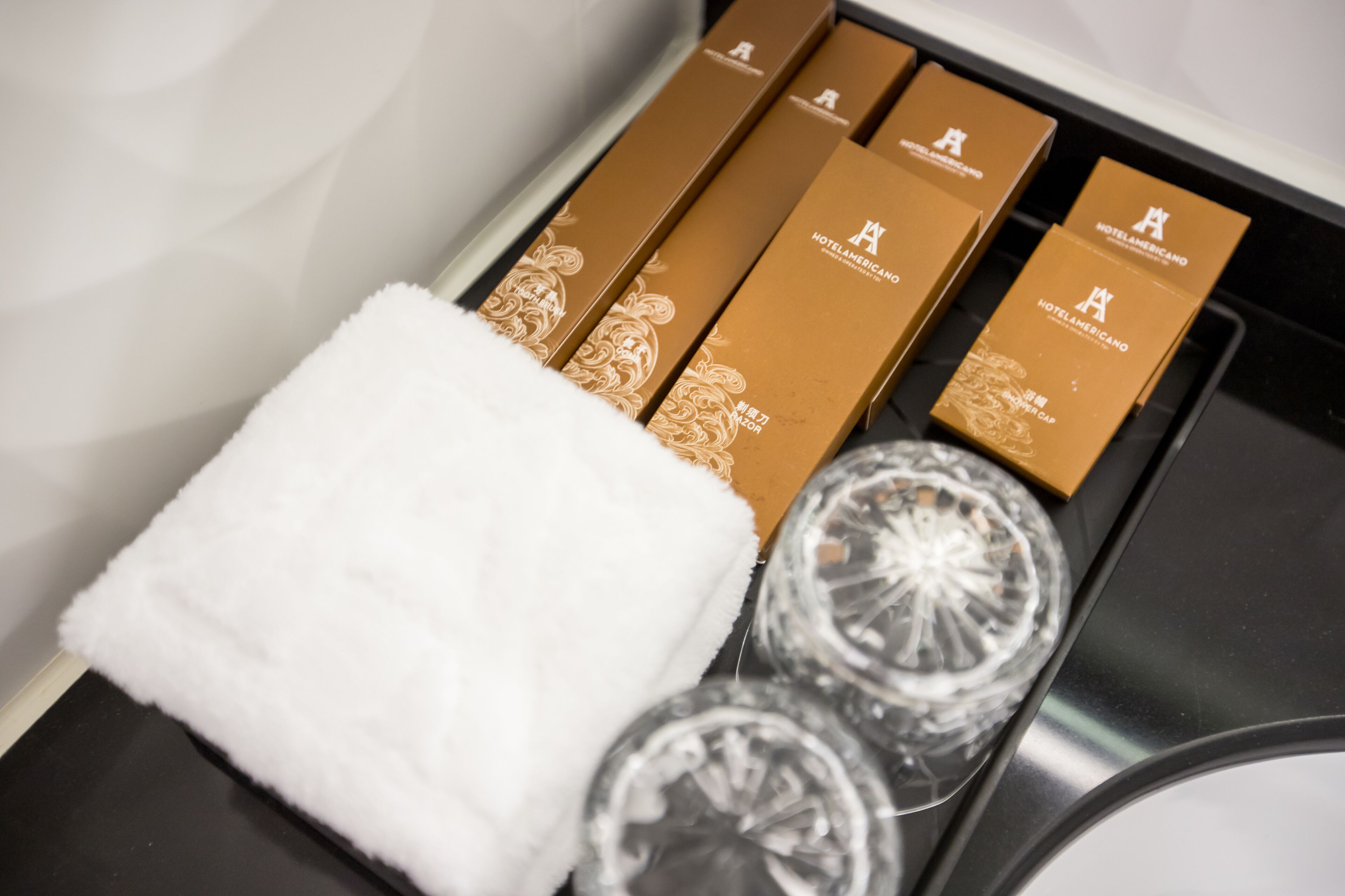 deluxe twin room | safe