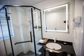 Ducha del cuarto de baño