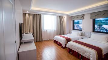 Caixa forta a l'habitació i escriptori