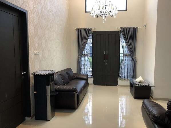 House, 2 Bedrooms | Living room