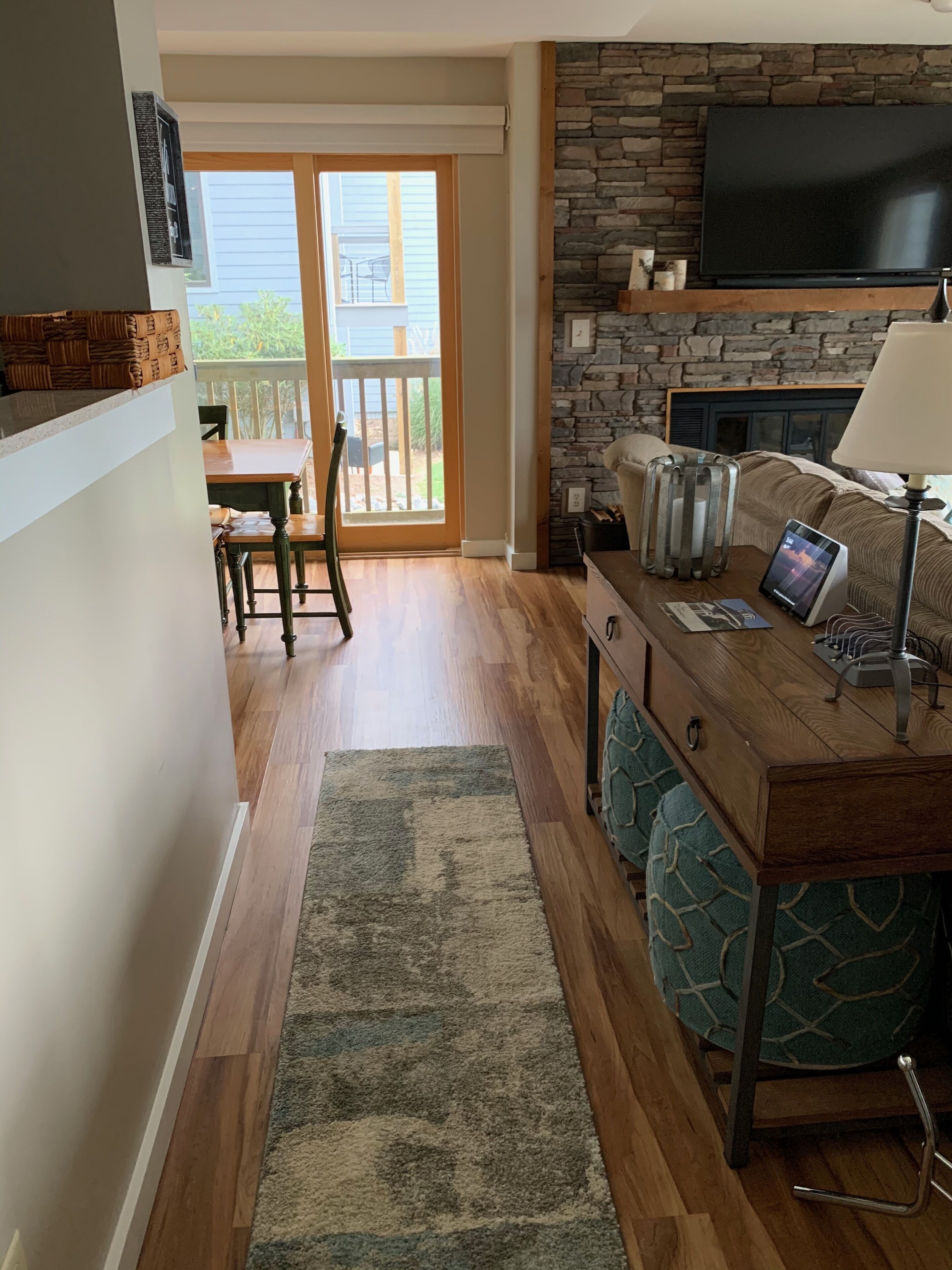 Ski-in/Ski-out condo with mountain views