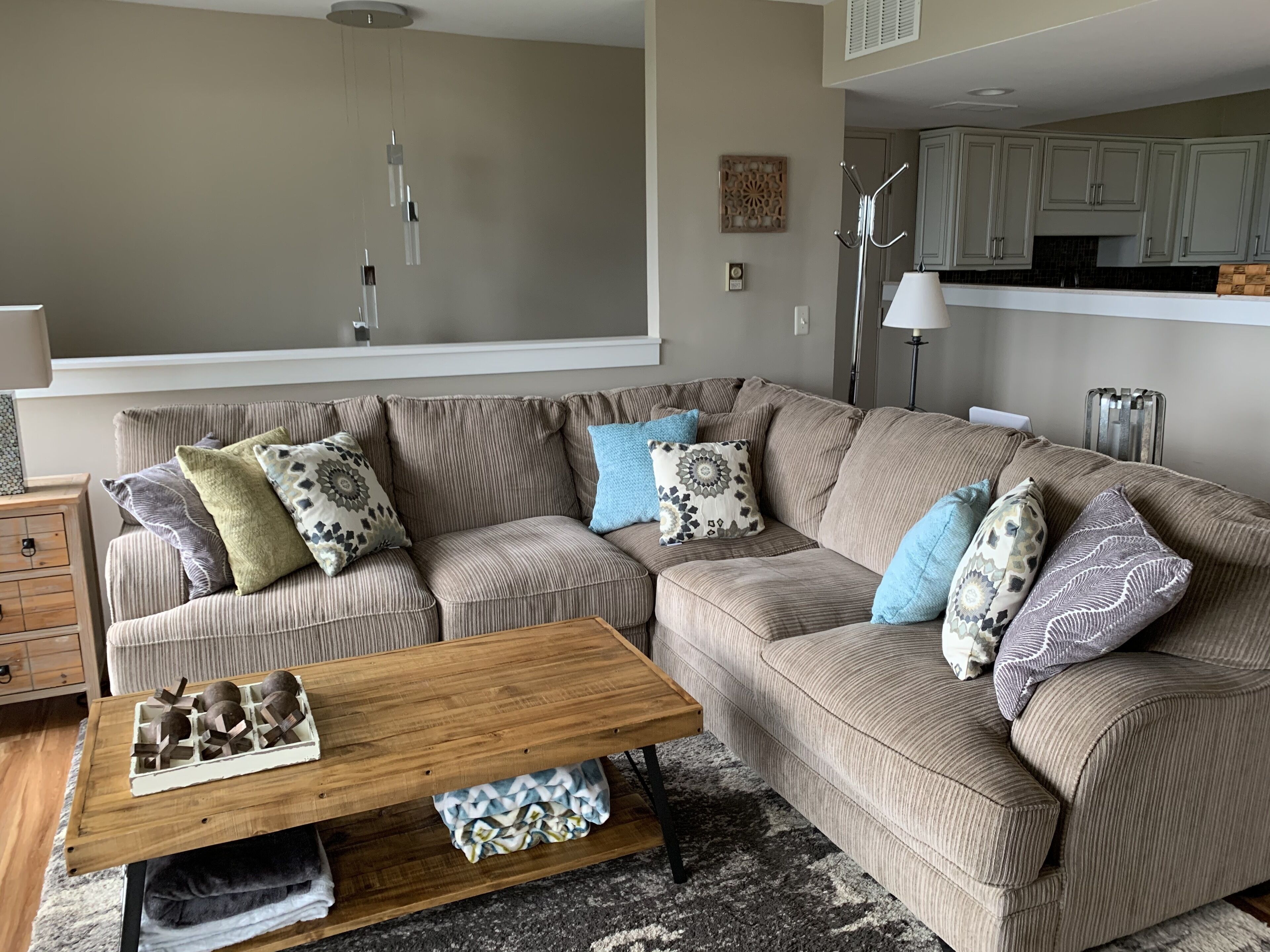 Ski-in/Ski-out condo with mountain views