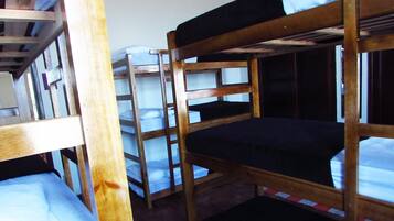 Dormitorio compartido, solo para mujeres (Chica da Silva) | Cortinas opacas, tabla de planchar con plancha, ropa de cama