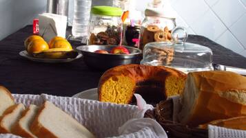 Desayuno continental gratuito y diario