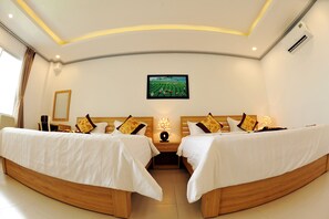 Deluxe Quadruple Room | Premium bedding, minibar, in-room safe, desk - Tam Chau Luxury Hotel (Bao Loc)