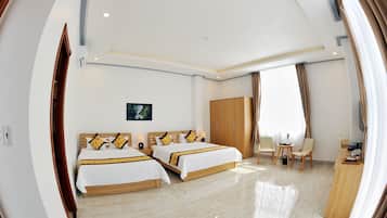 Roupas de cama premium, frigobar, cofres nos quartos, escrivaninha