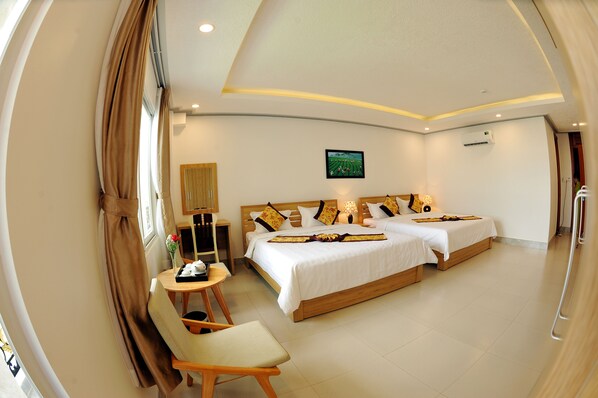 Standard Quadruple Room | Premium bedding, minibar, in-room safe, desk - Tam Chau Luxury Hotel (Bao Loc)