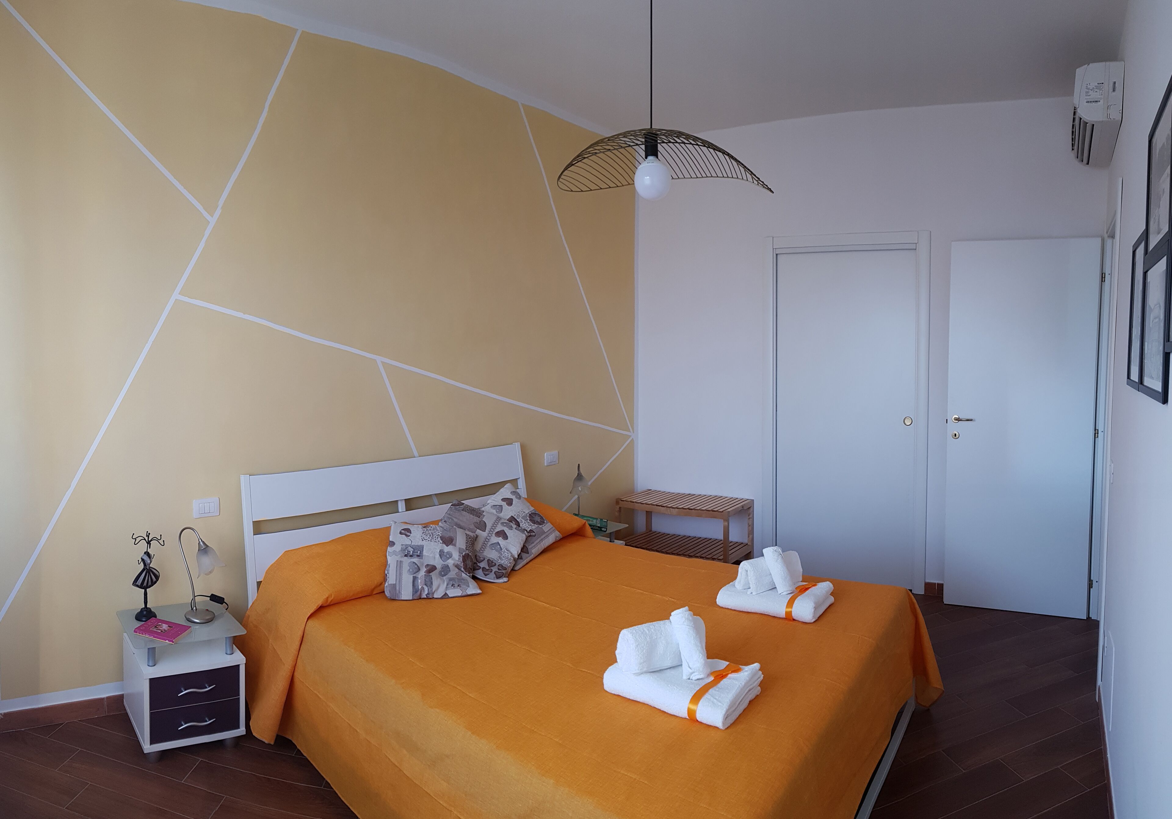 1 غرفة نوم ومكواة/لوح كي وواي فاي وملاءات أسرّة