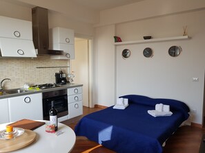 1 camera, ferro/asse da stiro, Wi-Fi, lenzuola