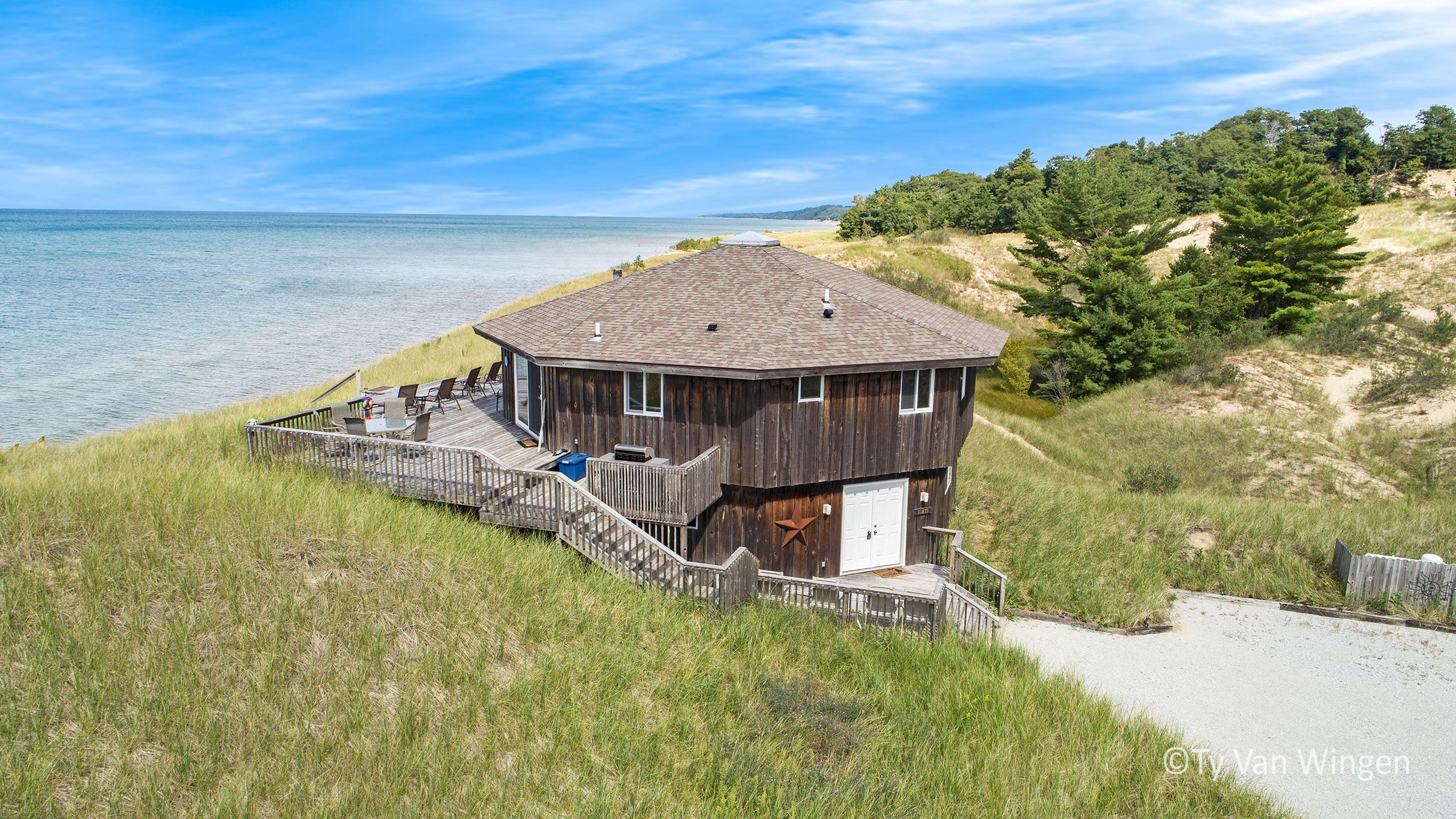 Unique Octagon Cottage On Lake Michigan Surrounded By Dunes & A County Park!!