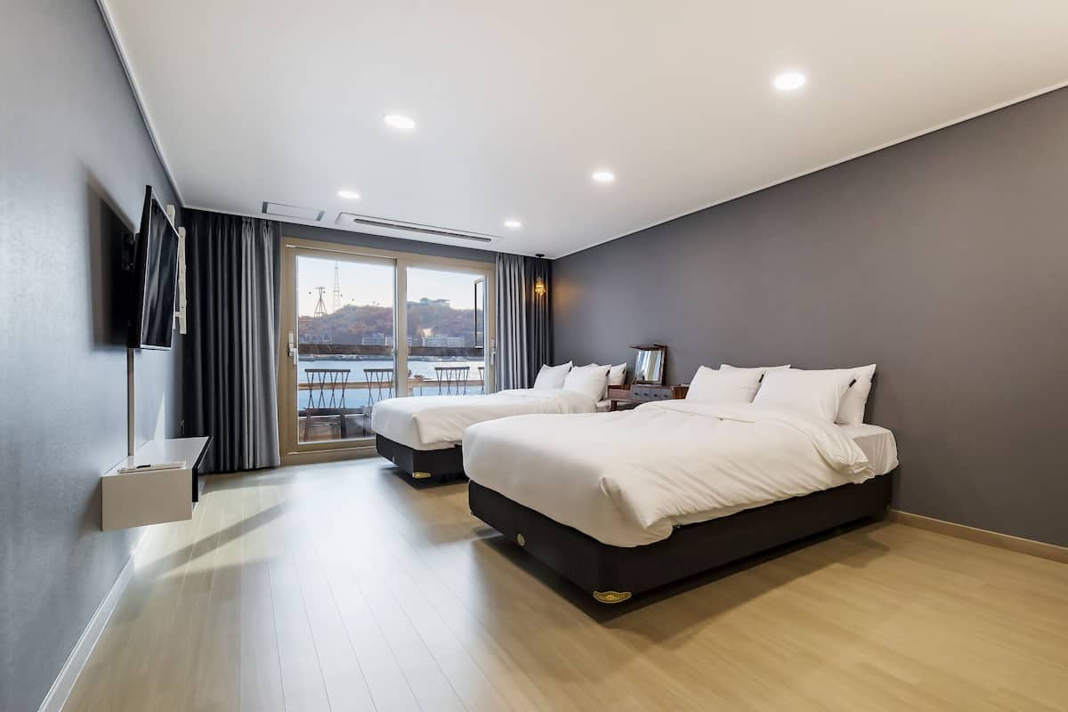 Twin Room, Ocean View | Blackout drapes, free WiFi