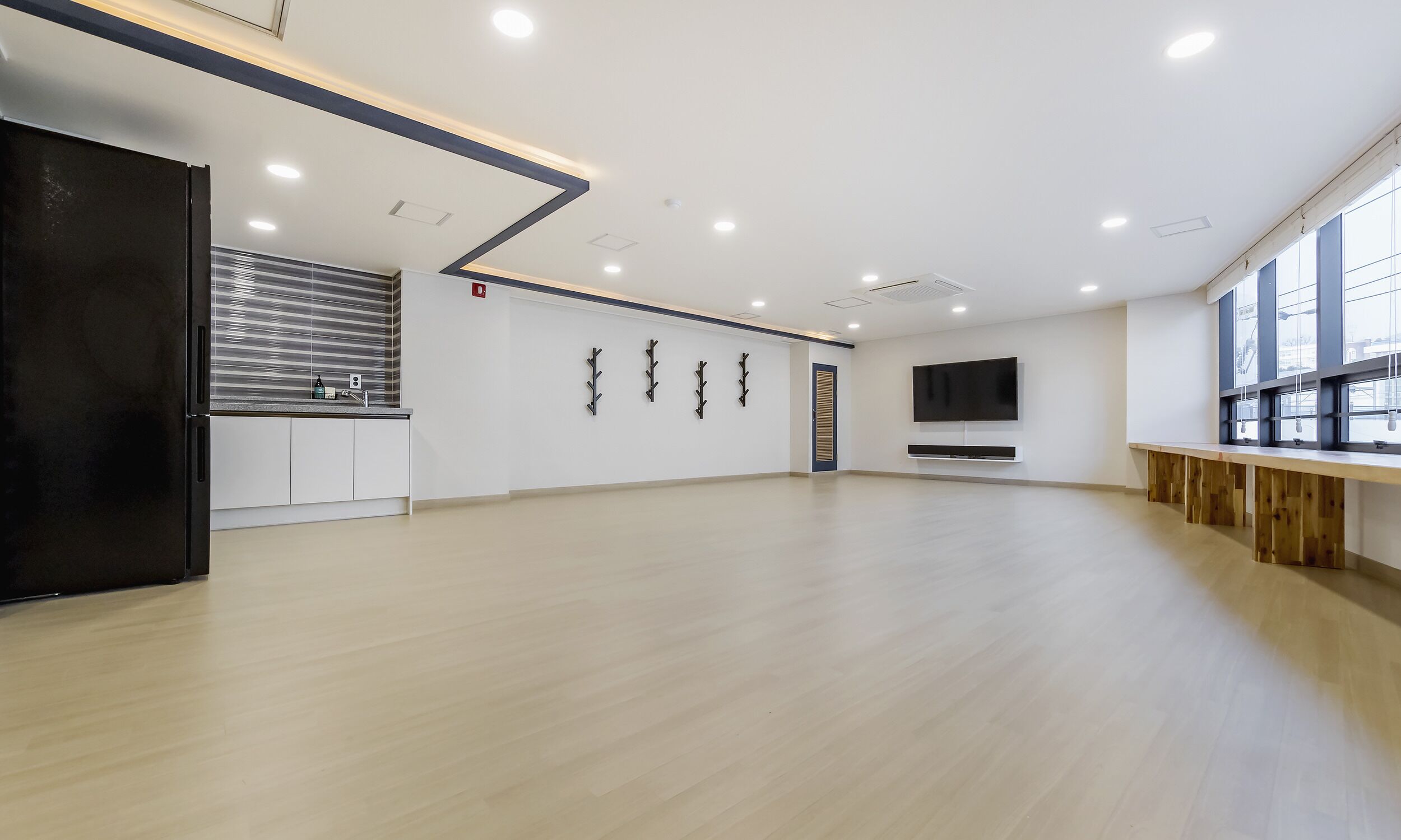 Family Room | Blackout curtains, free WiFi