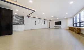 Kamar Keluarga | Tirai kedap cahaya dan Wi-Fi gratis