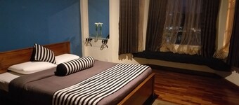 Endeavour Hills Holiday bungalow consists of six private  rooms. 