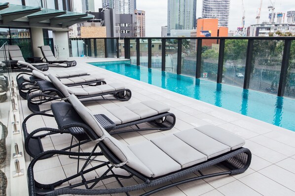 Outdoor pool - Conservatory Heart of Melbourne CBD (Melbourne)