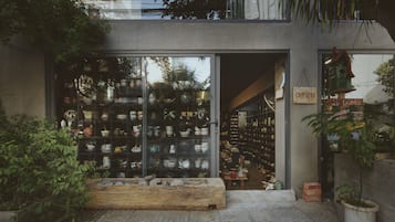 A storefront with glass display windows showcasing various ceramic items.
