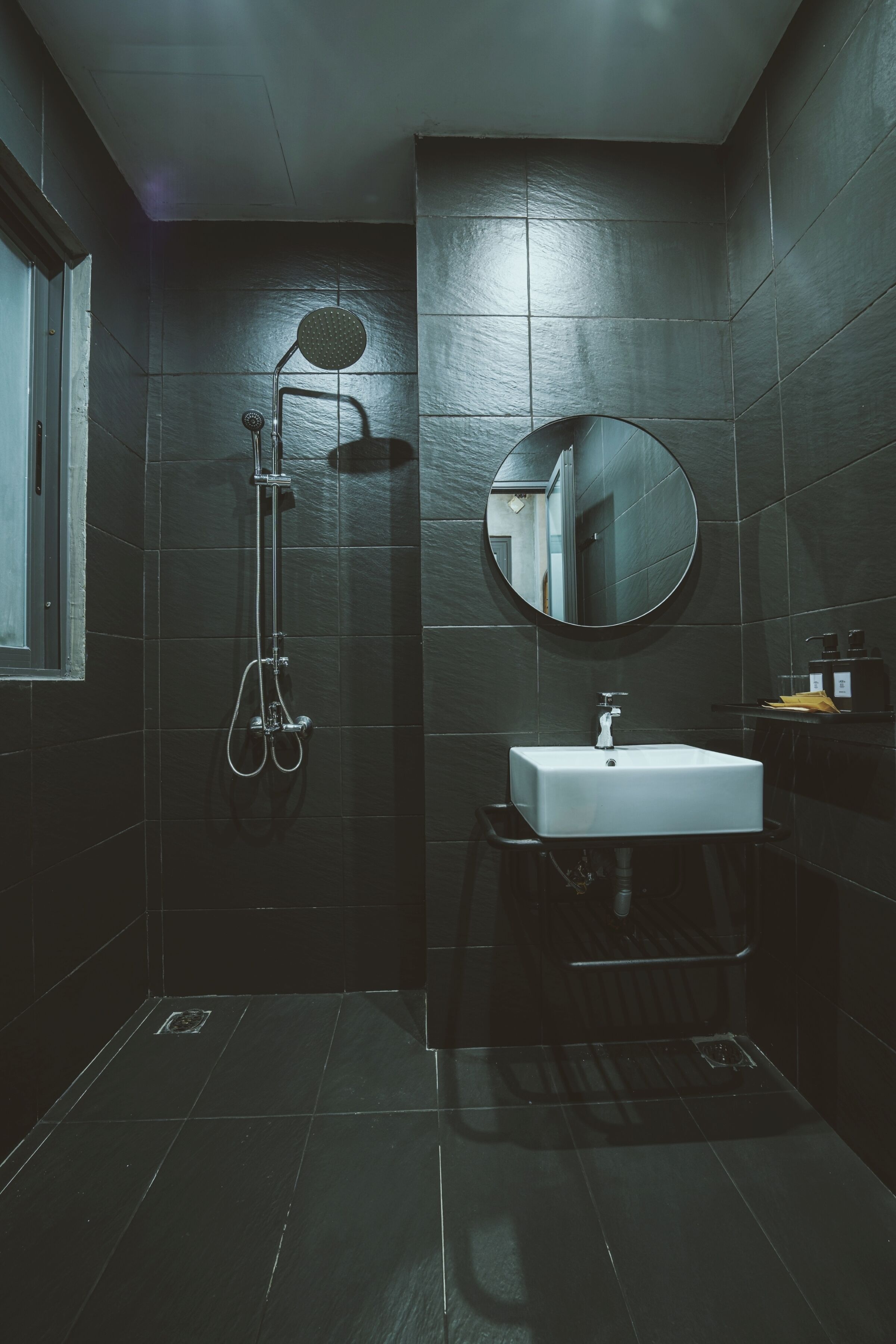 Standard Studio, 1 Queen Bed | Bathroom | Shower, free toiletries, hair dryer, slippers