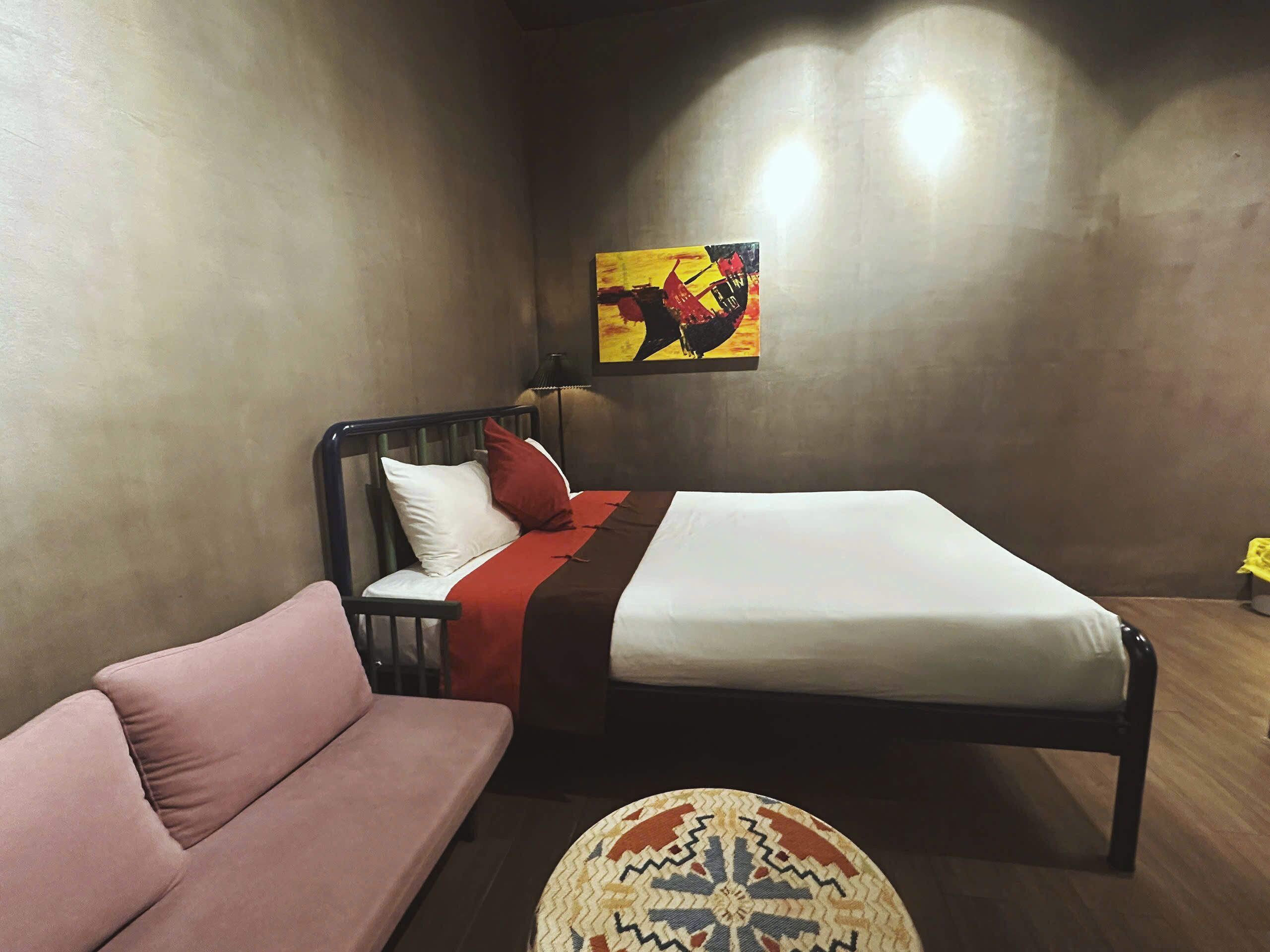 Kamar Double Basic, 1 Tempat Tidur Queen | Meja kerja, setrika/meja setrika, dan Wi-Fi gratis