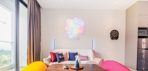 Duplex executivo | Cortinas blackout, ferros/tábuas de passar roupa, Wi-Fi de cortesia
