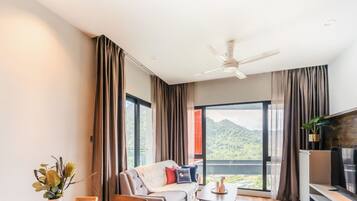 3 bedrooms, blackout curtains, iron/ironing board, free WiFi