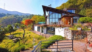 Hill Pension (Mountain View) | 露台/庭院