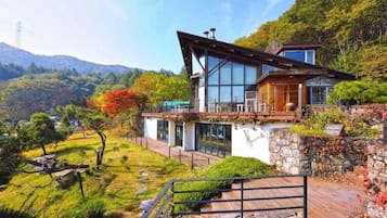 Hill Pension (Mountain View) | 露台