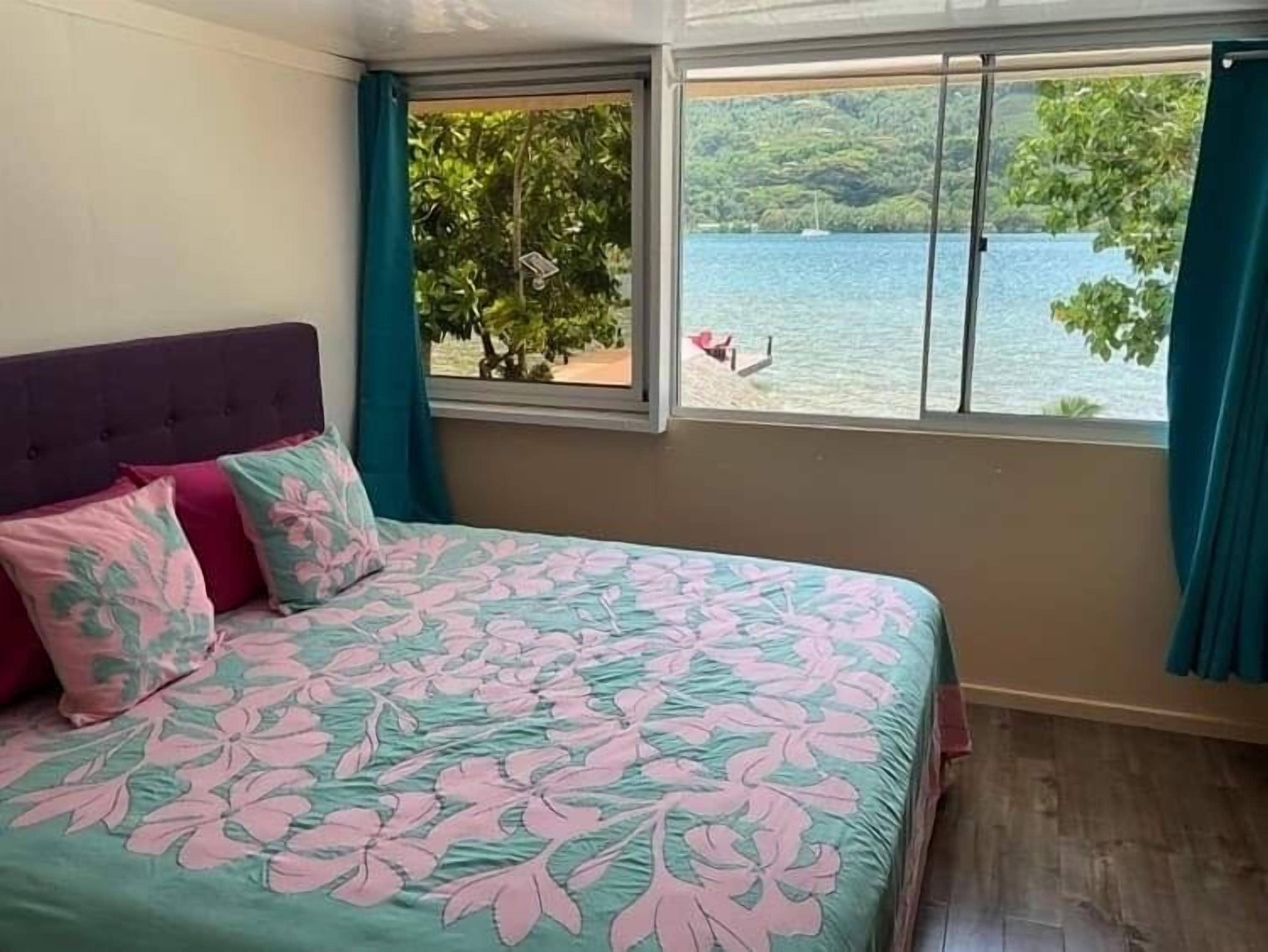 5 slaapkamers, een kluis op de kamer, een bureau