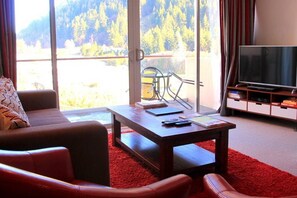 Apartment, 3 Bedrooms | Living area | Smart TV, Netflix, streaming services - Queenstown's Best Downtown Location - Great Views (Queenstown)