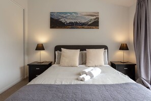 Apartment, 3 Bedrooms | 3 bedrooms, cots/infant beds, free WiFi, bed sheets - Queenstown's Best Downtown Location - Great Views (Queenstown)