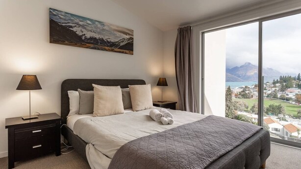 Apartment, 3 Bedrooms | 3 bedrooms, cots/infant beds, free WiFi, bed sheets - Queenstown's Best Downtown Location - Great Views (Queenstown)