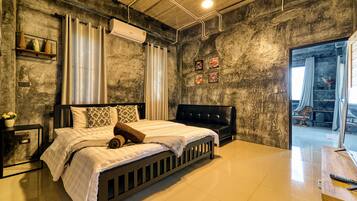 Family House, 2 Bedrooms | Desk, free WiFi, bed sheets