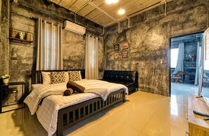 Casa familiar, 2 dormitoris | Escriptori, wifi gratuïta i roba de llit 