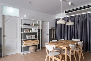 House, 2 Bedrooms | In-room dining