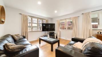 Comfort House, 3 Bedrooms | Living area | Plasma TV, Netflix, streaming services