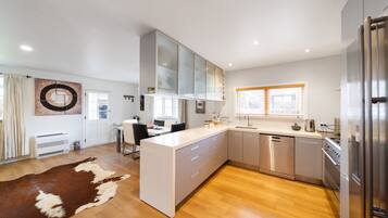 Comfort House, 3 Bedrooms | Living area | Plasma TV, Netflix, streaming services