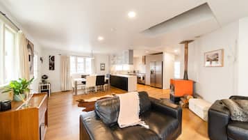 Comfort House, 3 Bedrooms | Living area | Plasma TV, Netflix, streaming services