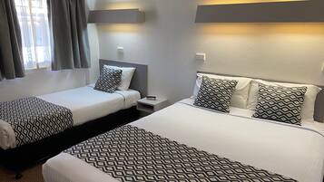 ์คํ ๋ค๋ ํธ์๋ฃธ | ์ฑ
์, ๋
ธํธ๋ถ ์์
๊ณต๊ฐ, ๋ค๋ฆฌ๋ฏธ/๋ค๋ฆฌ๋ฏธํ, ๋ฌด๋ฃ WiFi