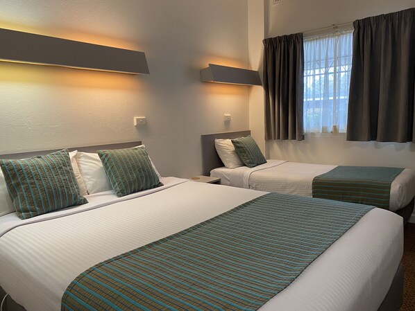 標準雙床房 | 書桌、手提電腦工作空間、熨斗/熨衫板、免費 Wi-Fi