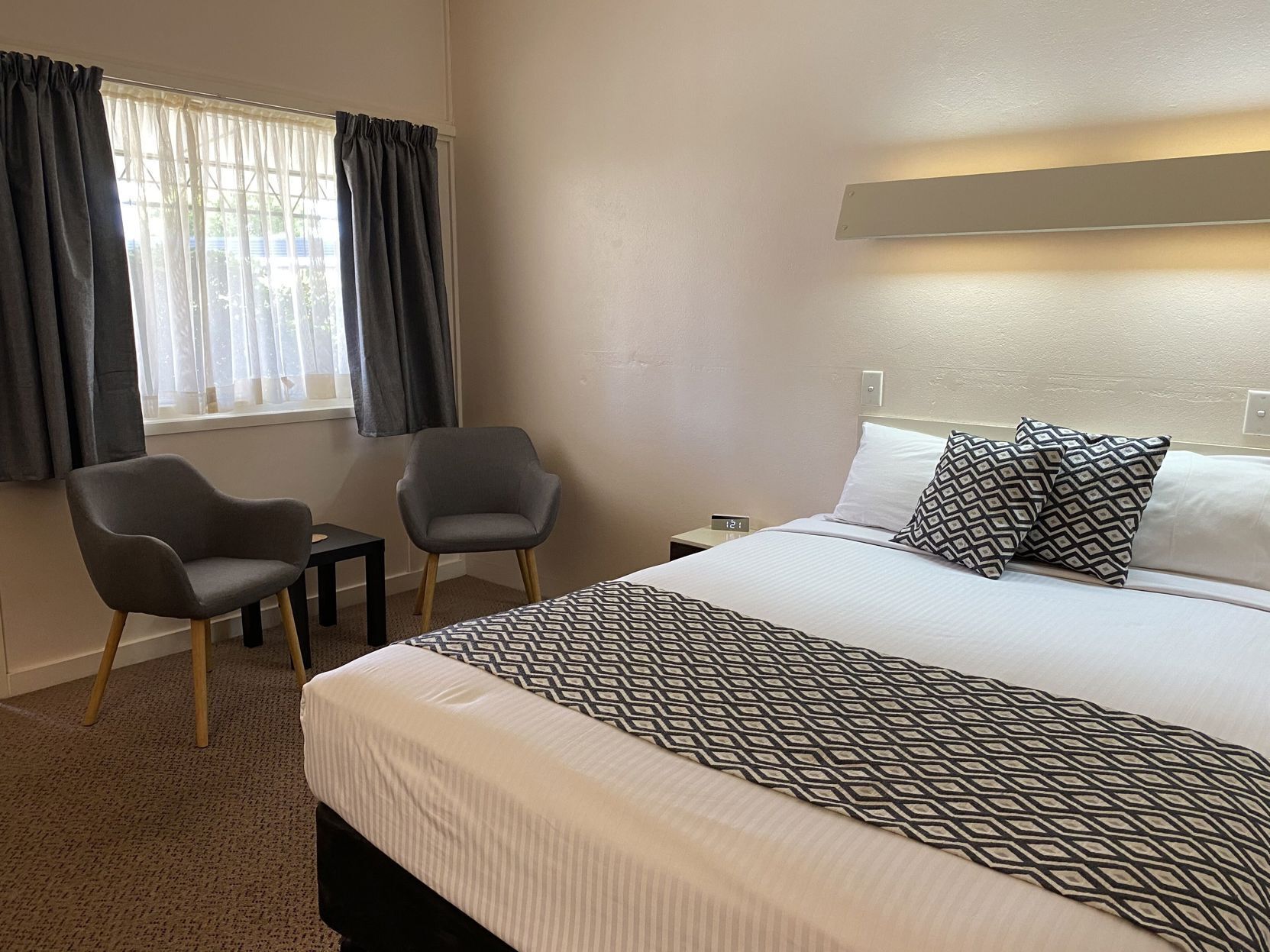 Skrivbord, arbetsyta för laptop, strykjärn/strykbräda och gratis wi-fi