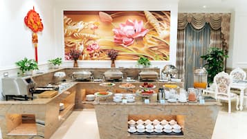 Free daily buffet breakfast