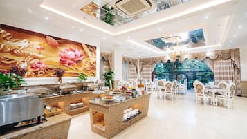 Free daily buffet breakfast