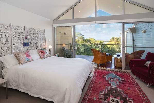 2 bedrooms, desk, iron/ironing board, travel crib - River/ocean views, chef's kitchen: spacious luxury 2BR / 2.5bath apartment. (Augusta)